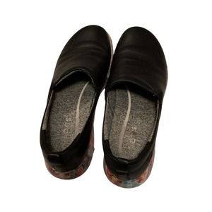 Klogs Footwear Women's 7M Leena Slip Resistant Leather Upper Marine Brilliant